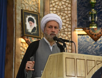 امام جمعه شیراز: ملت ایران پرچم دار مقابله با فرعونیان زمان است