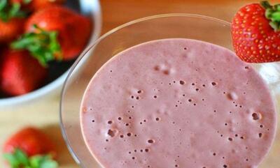 طرز تهیه فالوده توت‌ فرنگی؛ دسری خوشمزه و متفاوت برای مهمانی‌ها