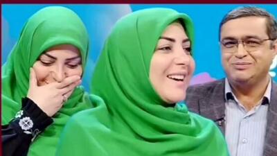 گفتگوی خنده‌دار دکتر عزیزی و المیرا شریفی مقدم روی آنتن زنده/ از پیامک زدن خانم ها تا تلفن جواب دادن آقایون/ مجری غش کرد اصلا