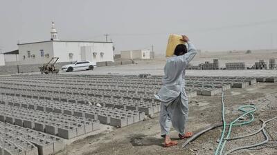 بی آبی در کنار دریای عمان، اهالی شیهولی از چاه بلوک زنی می نوشند