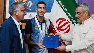ملی‌پوش خارگی تجلیل شد
