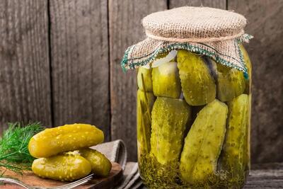 طرز تهیه خیارشور خانگی؛ فوت کوزه‌گری ترد و خوشمزه شدن