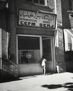 چیدمان میز یک آرایشگاه خیلی قدیمی در لاهیجان که به شدت حس دلتنگی دارد - چیدانه