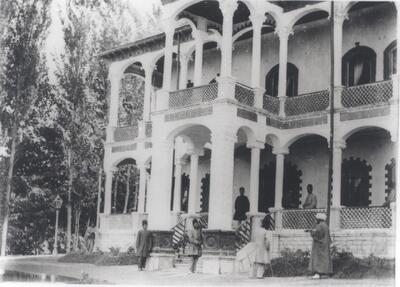 عکس/ عمارت شگفت انگیز قصر یاقوت ۱۳۰ سال پیش با ستون‌های غول پیکر | اقتصاد24