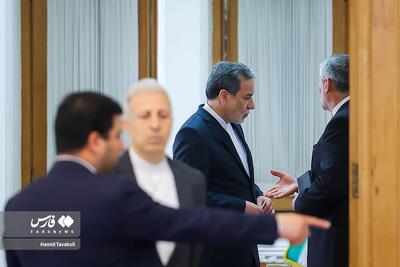 تصاویر: دیدار دبیر شورای عالی امنیت ملی ارمنستان با عراقچی