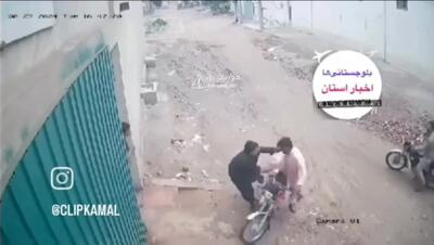 سارق موتورسیکلت در بلوچستان لحظه سرقت موتور به دام افتاد