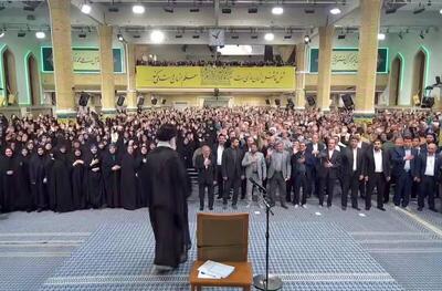 فیلم/ لحظه ورود رهبر انقلاب به حسینیه امام خمینی(ره)