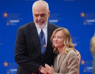 استقبال عجیب نخست وزیر آلبانی از ملونی سوژه فضای مجازی شد+ فیلم