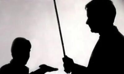 عکس هولناکی که از تنبیه معلم سنندجی منتشر شد!