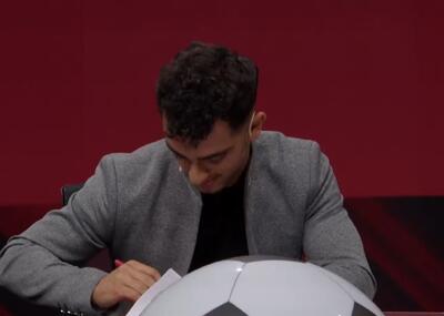 لحظه عقد قرارداد مجتبی فخریان با پرسپولیس - پارس فوتبال