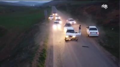 فیلم لحظه تصادف هولناک ماشین عروس در جاده حین تصویربرداری هوایی