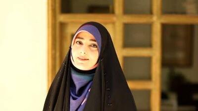 نگاهی به حیاط سرسبز و بزرگ ستاره سادات قطبی با گلدان های زیاد/ آدم اینجا باشه که پیر نمیشه +عکس