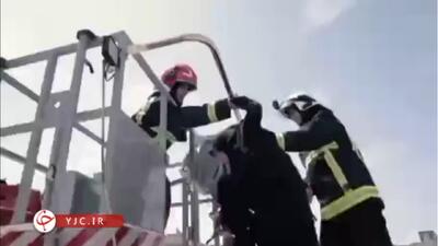 شجاعت در عمل؛ دختران آتش‌نشانان قمی در یک مانور نفس‌گیر  +فیلم