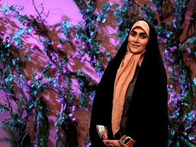 تبلیغ عجیب مجری  برای یک سایت همسریابی روی آنتن زنده