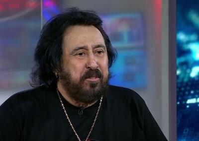 عکس/ «شهرام شب پره و گروه اش در حال اجرا در تهران»؛ سال ۵۵