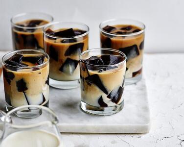 با شیر ژله ی قهوه ای انگار تو خود کافی شاپی