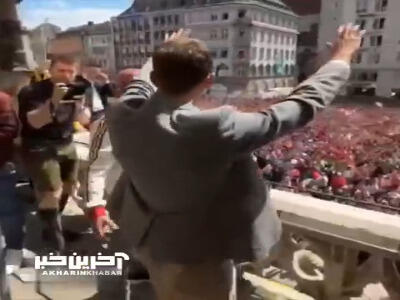 خوشحالی مولر اسطوره باواریایی‌ها با هواداران در جشن قهرمانی بایرن مونیخ