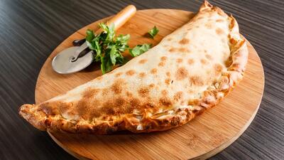 آموزش گام به گام تهیه پیتزا کالزونه خانگی به سبک ایتالیایی