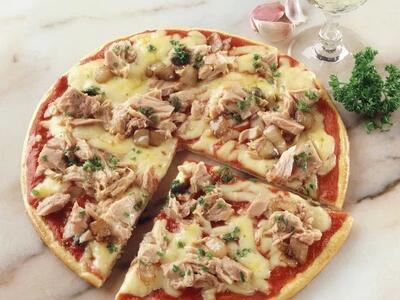 طرز تهیه پیتزا تونا یا پیتزا تن ماهی با سس گوجه
