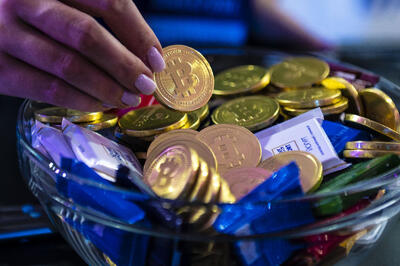 طلای جهانی عقب ماند؛ بیت‌کوین پیشتاز  شد