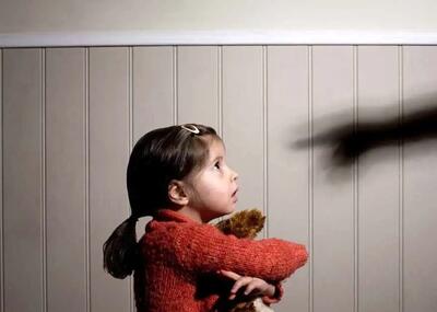 کودک آزاری به بهانه لذت بردن از التماس بچه ها