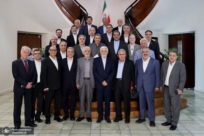 عارف: داوطلب تحریم نیستیم ولی در مقابل تحریم‌های ظالمانه می‌ایستیم/ نهادهای نظارتی موانع و مشکلات کارآفرینان را رفع کنند/ باید در نظام اداری کشور تجدیدنظر شود/ بخش خصوصی، نگاه بلند مدت و عمیق نسبت به مسائل معیشتی مردم دارد