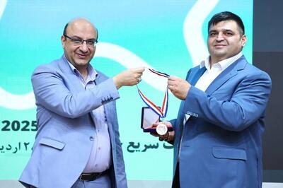 مدال های رضازاده و خواهران منصوریان در موزه ورزش - پارس فوتبال