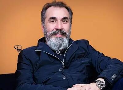 نمایی از پیانو زدن سیامک انصاری و اجرای یک ترانه خاص+فیلم