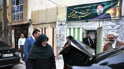 دیدار سخنگوی دولت با مادر شهید رئیسی