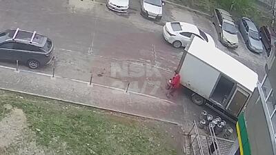فیلم دزدی بشکه دلستر توسط مرد در روز جمعه