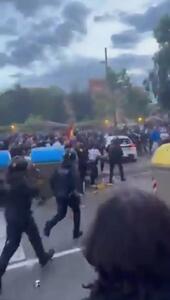 فیلم ورود خودرو به جمعیت بیرون ورزشگاه بهد از بازی بارسلونا و اسپانیول