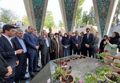 آرامگاه خیام در نیشابور گلباران شد+عکس - تسنیم