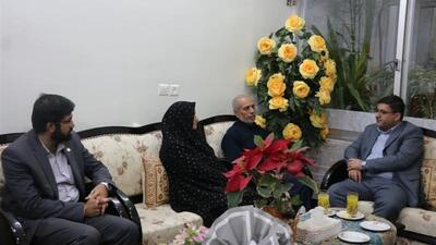 استاندار چهارمحال و بختیاری با خانواده شهید خدمت دیدار کرد