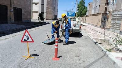 سم‌پاشی شبکه‌های فاضلاب شهری برای کنترل حشرات موذی