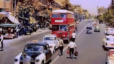 تهرانِ دهه ۵۰؛ وقتی دوچرخه، وسیله گشت‌وگذار توریست‌ها بود (عکس)