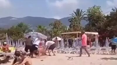 پلمب  واحد تجاری ساحلی در آلانیا پس از ضرب و شتم یک گردشگر
