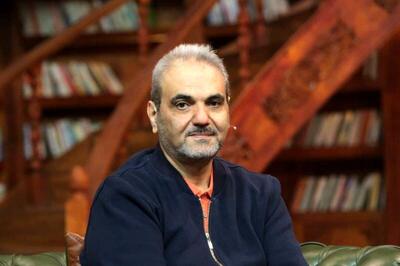 جواد خیابانی در آغوش مجری سمت خدا