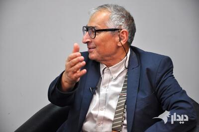 زیباکلام: قاضی دادگاه گفت از روی پرچم اسرائیل رد نمی‌شوید، گفتم افتخار می‌کنم/ احتمال ۲ تا ۵ سال حبس!