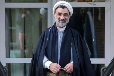 دبیر شورای عالی انقلاب فرهنگی: در کشور ما بانوان متأهل، دانشمند و دارای چند فرزند کم نیستند، چرا باید صرفاً زنانی که با سگ و گربه خود زندگی می‌کنند، شاخص تلقی شوند