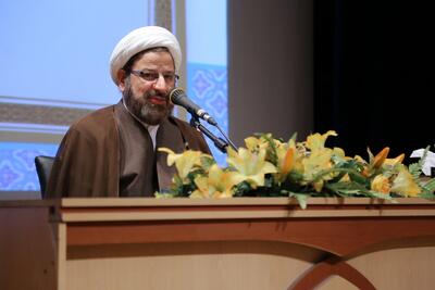 هرچقدر مقامش بالاتر می‌رفت، متواضع‌تر می‌شد