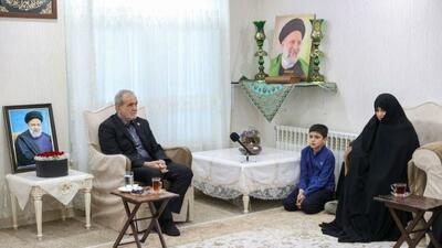 گزارش تصویری/ دیدار پزشکیان با خانواده شهدای خدمت