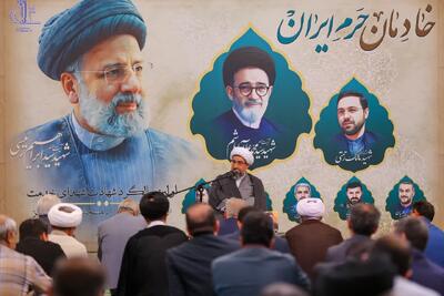 شهدا ارزشمند ترین الگوی جوانان جامعه هستند