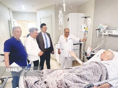 حسن روشن از بیمارستان مرخص شد/ دیدار دو اسطوره در حضور قلعه‌نویی - پارس فوتبال