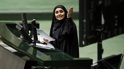 واکنش تند نماینده تهران به سفر گران‌قیمت وزیر راه:  صلاحیت داشتن منصب را ندارد!