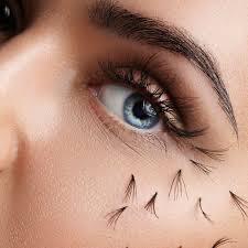 راهنمای گذاشتن مژه‌های نچرال در خانه