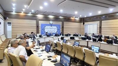 حدود ۱۰۰ حزب در کشور فعال است
