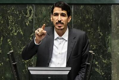 نماینده مجلس مدعی شد : شمخانی و خانواده‌اش متهم به کاسبی تحریم هستند؛  این کشتی‌ها و مالکیت‌ها از کجا آمده؟ ؛ رئیس قوه قضاییه رسیدگی کند