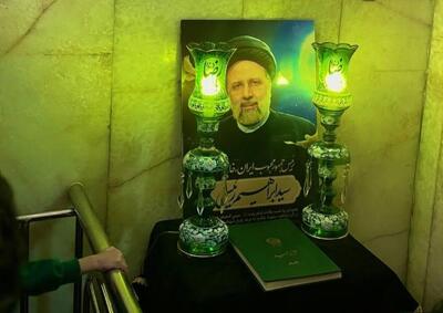 حال هوای زائران رضوی بر سر مزار شهید رئیسی (فیلم)