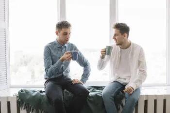 چگونه سنجیده صحبت کنیم؟ تکنیک ها و مهارت های ضروری