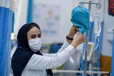 دریافتی‌های پایین مهم‌ترین مشکل پرستاران است؛ آنها امسال ۱۸ میلیون دریافت می‌کنند؛ چگونه یک فرد با این رقم زندگی‌اش را بگرداند؟ / بعضا تا ۱۰۰ برابر اختلاف میان پرستاران و دیگر بخش‌های پزشکی در پرداختی کارانه‌ها داریم/ سالانه ۱۵ هزار فارغ التحصیلی در این رشته وجود دارد؛ در ۵ سال اخیر نزدیک ۱۰ هزار نفر آنها جذب شده‌اند و ۶۰ هزار نفر هم بیکار داریم